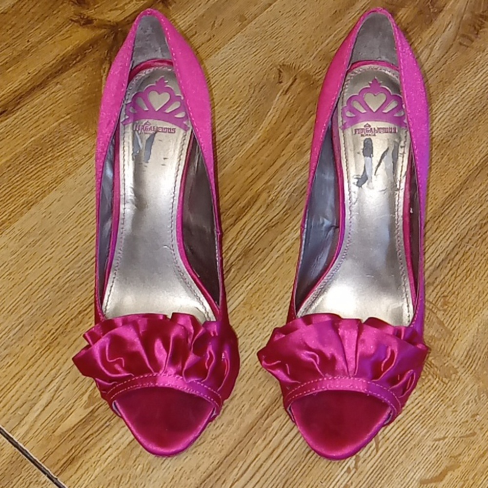GUC Fergalicious satin pink spiked heel shoes size 8.5M